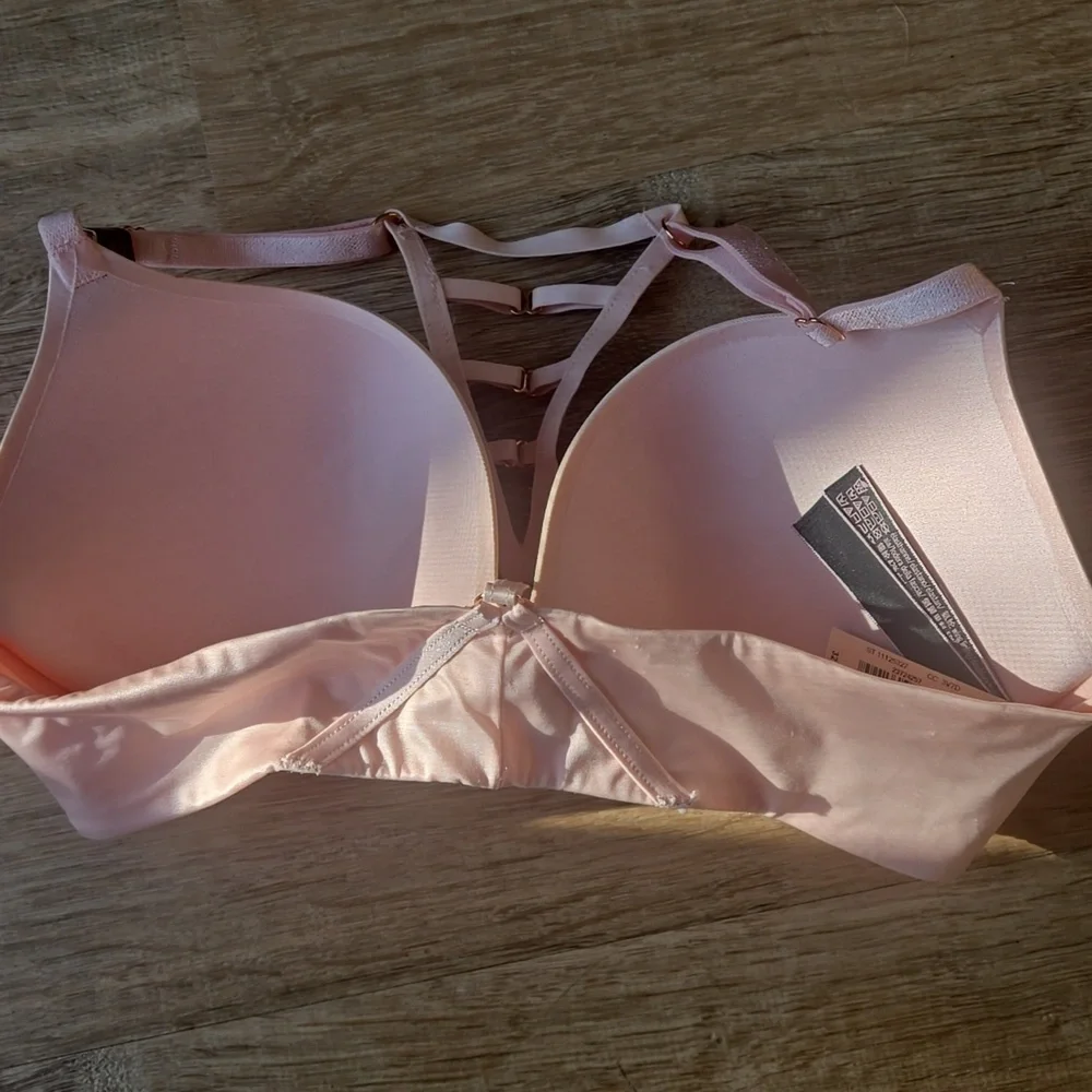 NWT Victoria's Secret Push-Up Pigeonnant Bra SZ 32D - Picture 2 of 5